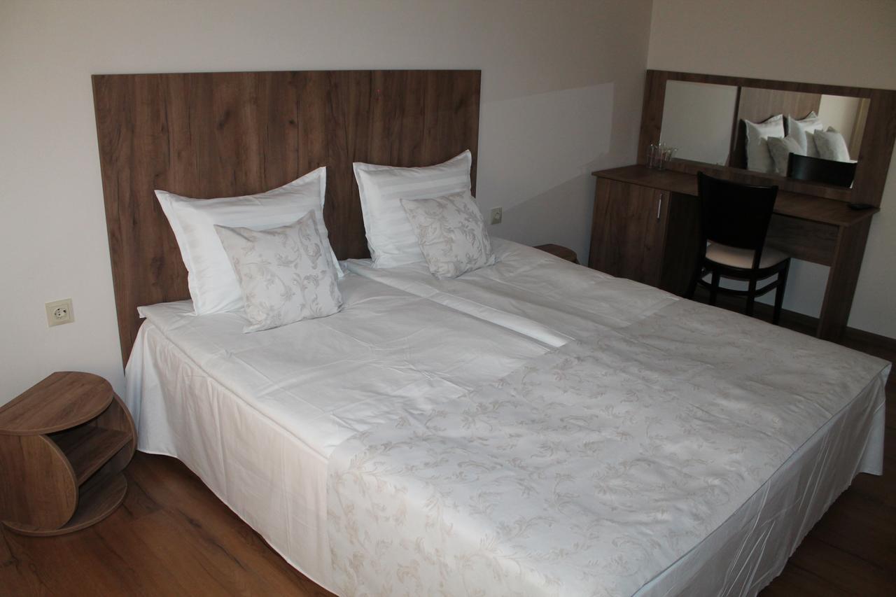 Hotel Orbita Шумен Екстер'єр фото