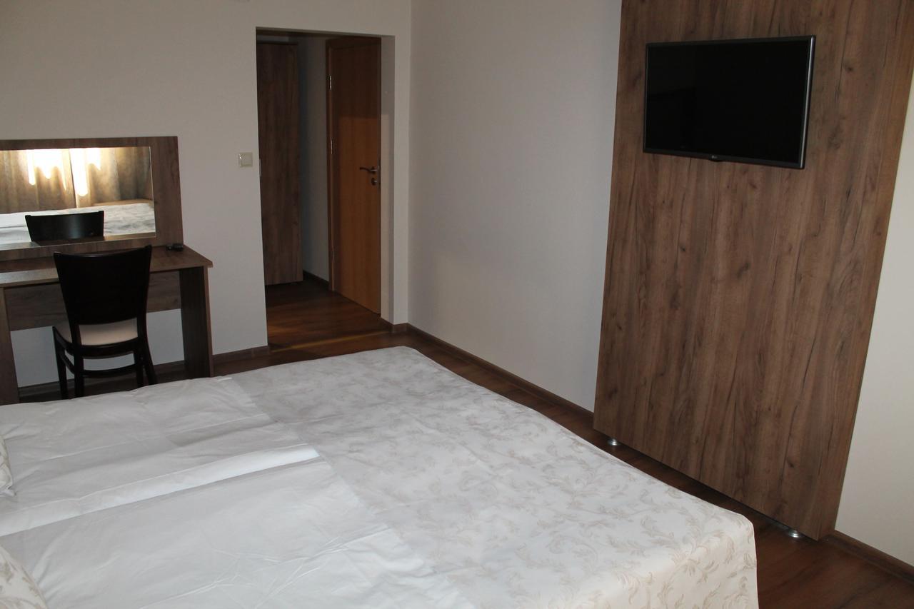 Hotel Orbita Шумен Екстер'єр фото